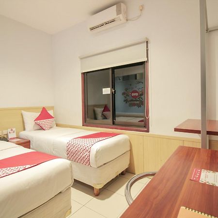 Collection O 295 Grha Ciumbuleuit Guest House Bandung Exteriör bild