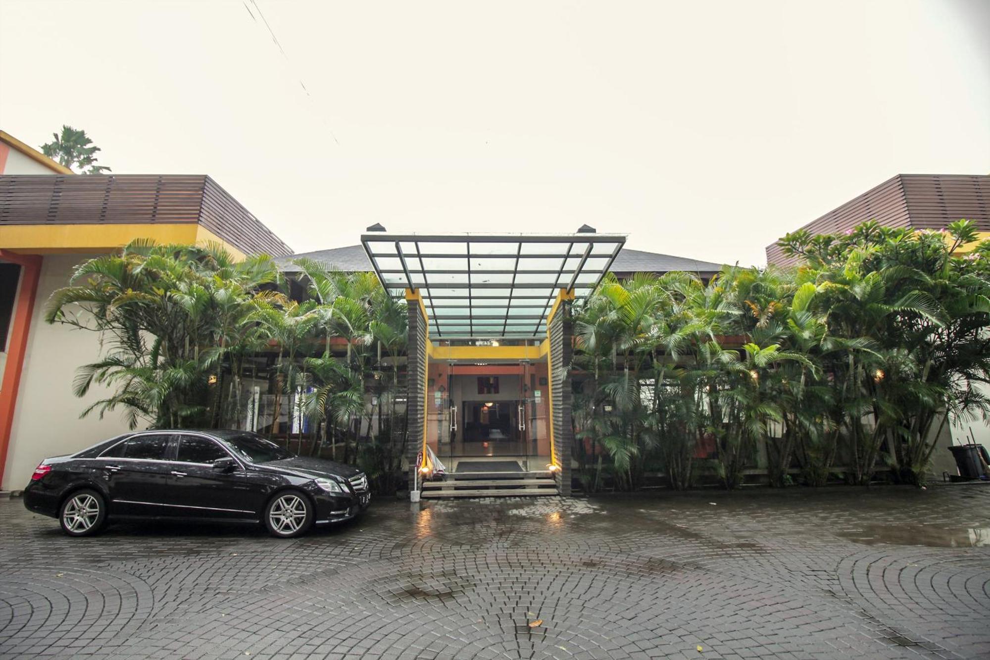 Collection O 295 Grha Ciumbuleuit Guest House Bandung Exteriör bild