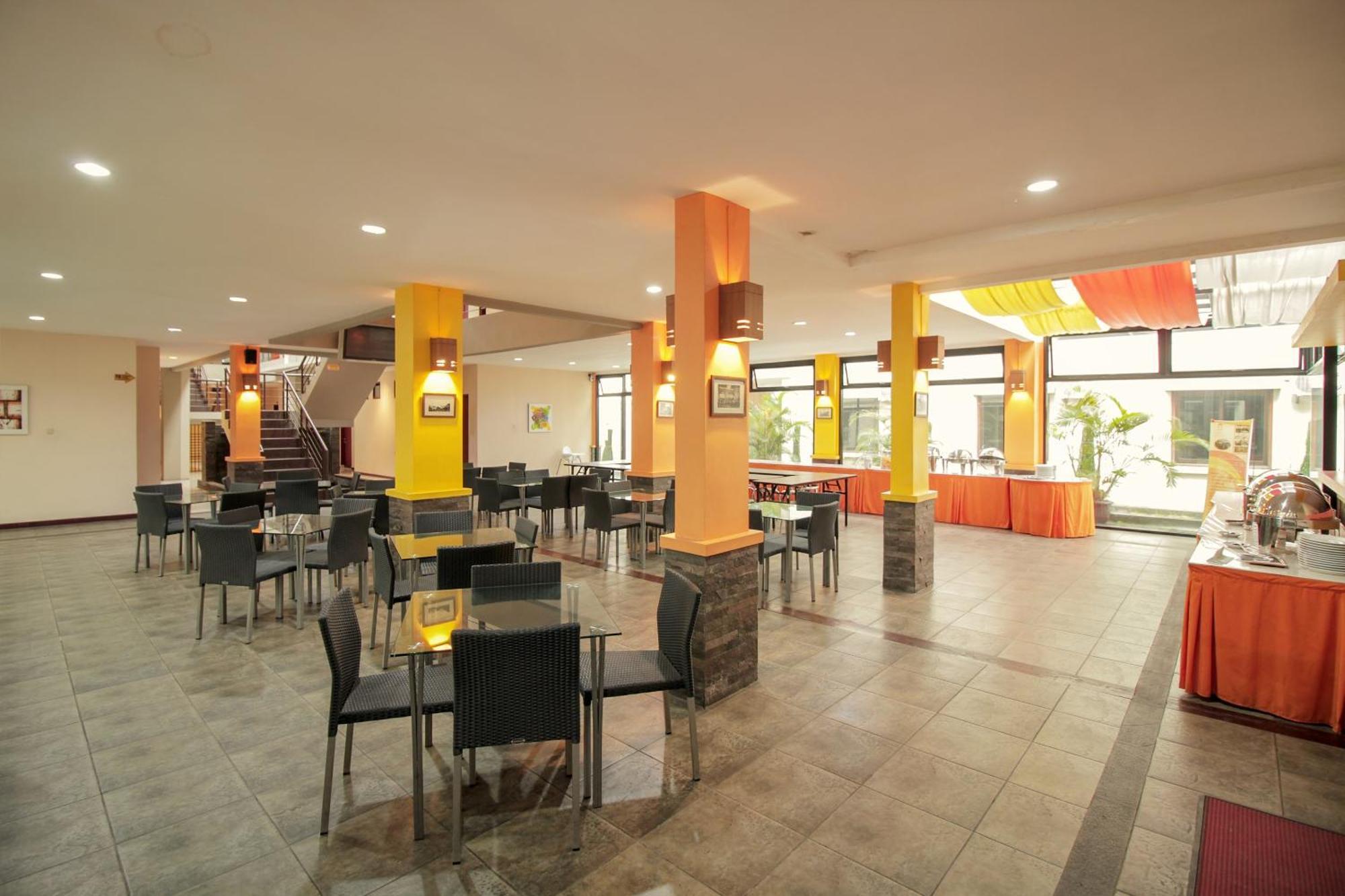 Collection O 295 Grha Ciumbuleuit Guest House Bandung Exteriör bild