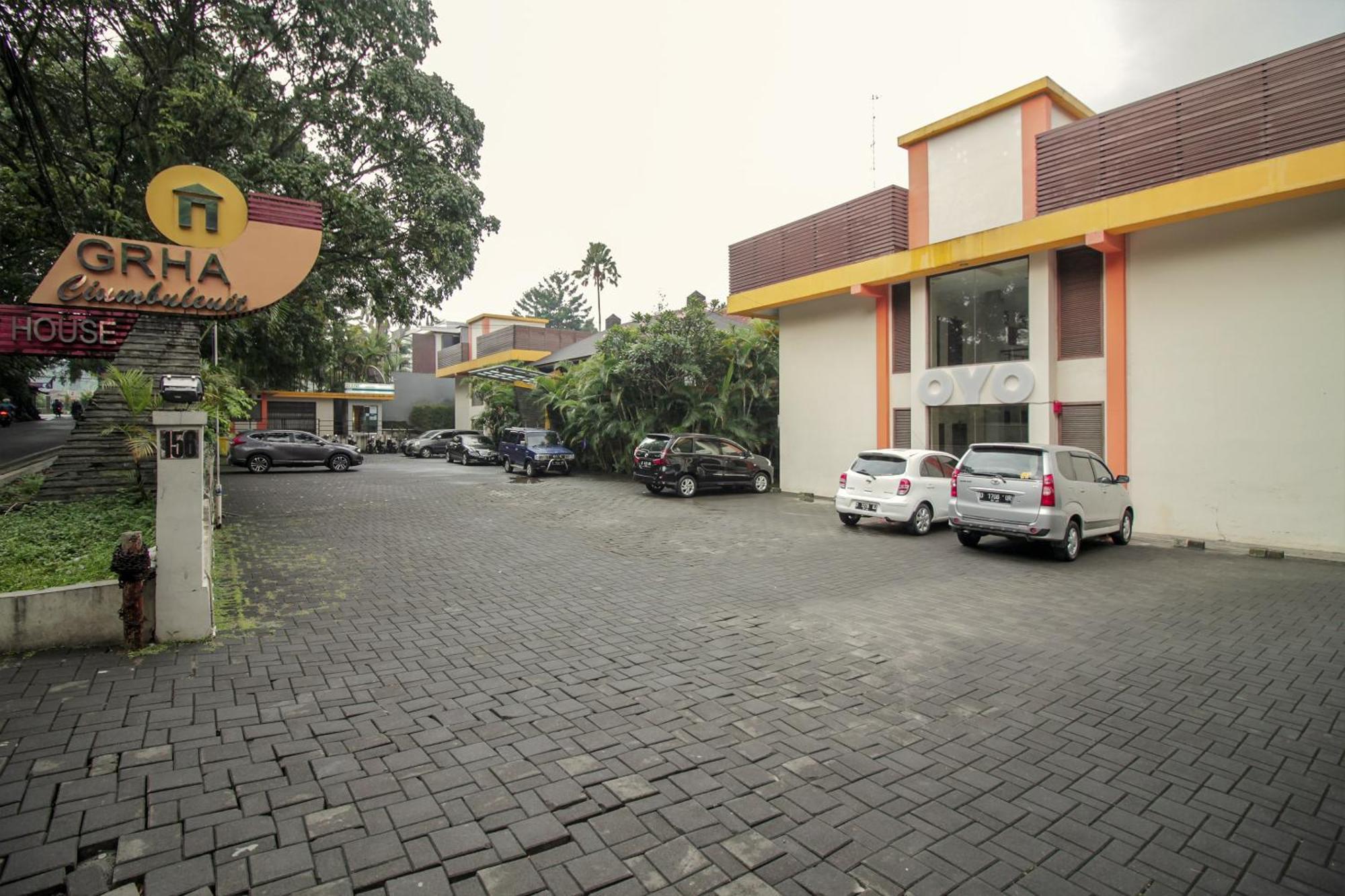 Collection O 295 Grha Ciumbuleuit Guest House Bandung Exteriör bild