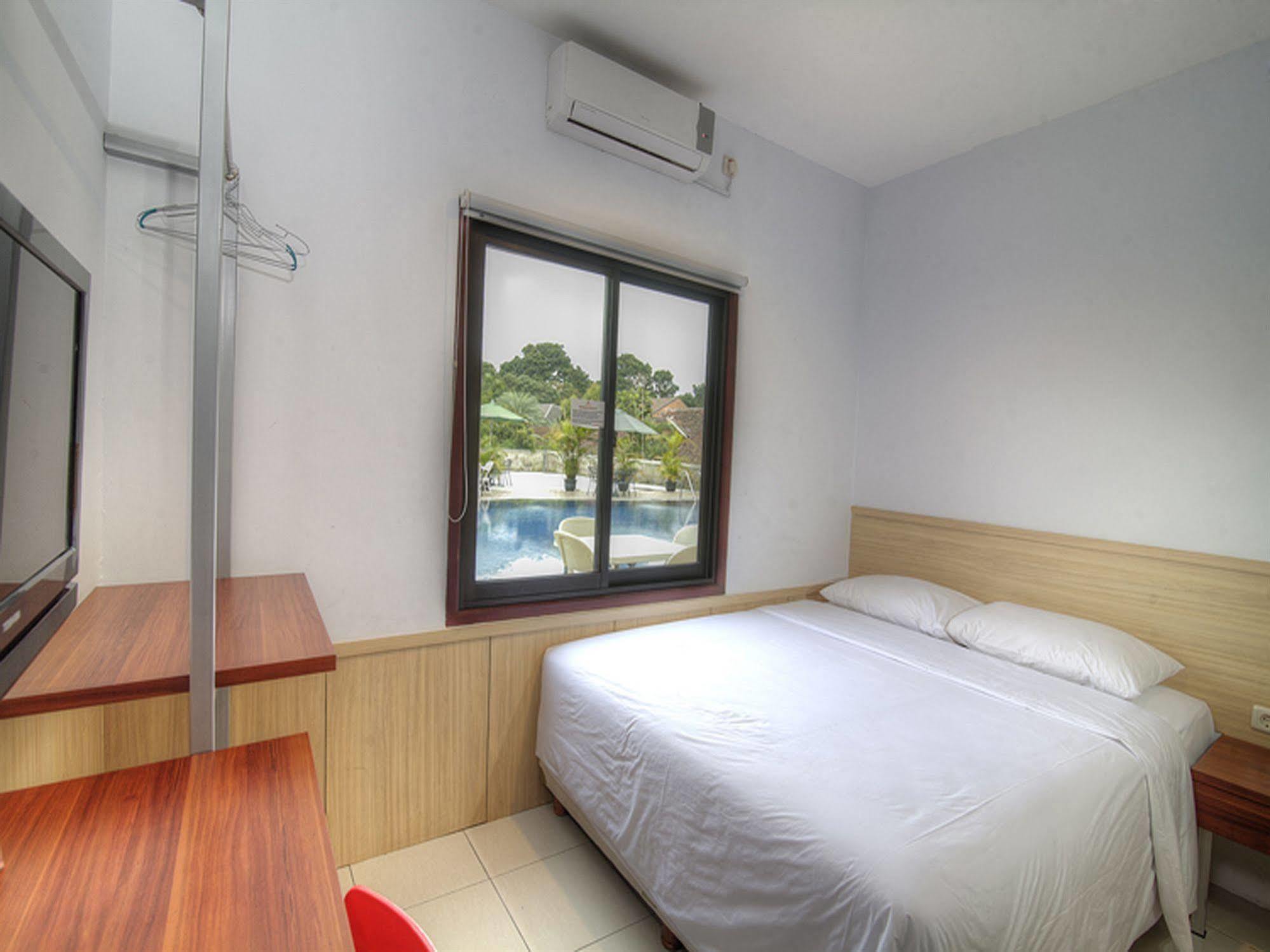 Collection O 295 Grha Ciumbuleuit Guest House Bandung Exteriör bild